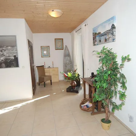Haus Ueber Den Daechern Von *